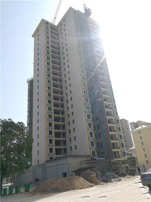 孝感澴河盛都5月份工程進(jìn)度:33#外架拆除完畢,正在走水電管